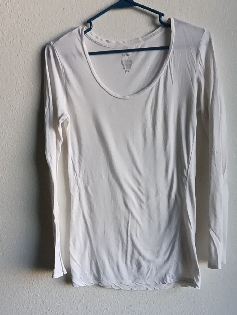 Mossimo Supply Co. White Long Sleeve Scoop Neck Tee
